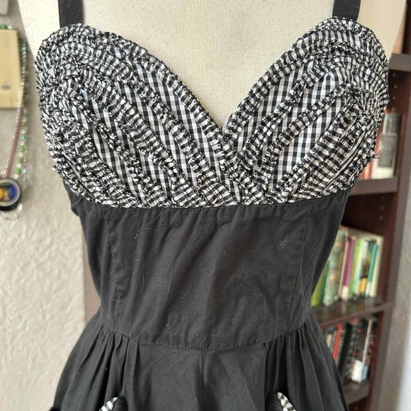 Trashy Diva Black and White Midi Dress - Picture 4 of 5